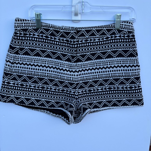 Forever 21 Pants - Forever 21 Black White Geometric Tribal Aztec Print High Waisted Shorts Large